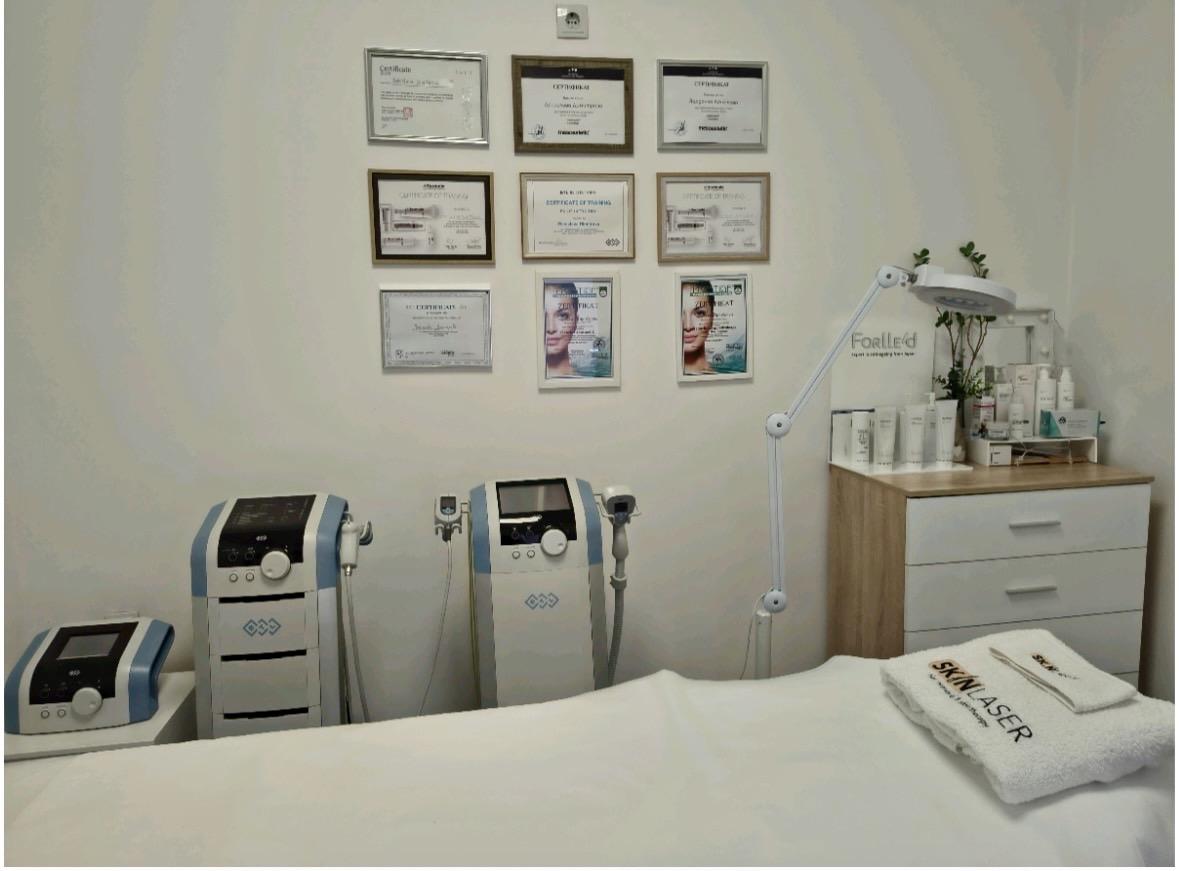 Кабинетът с апаратите за процедури на тяло в Skin Laser